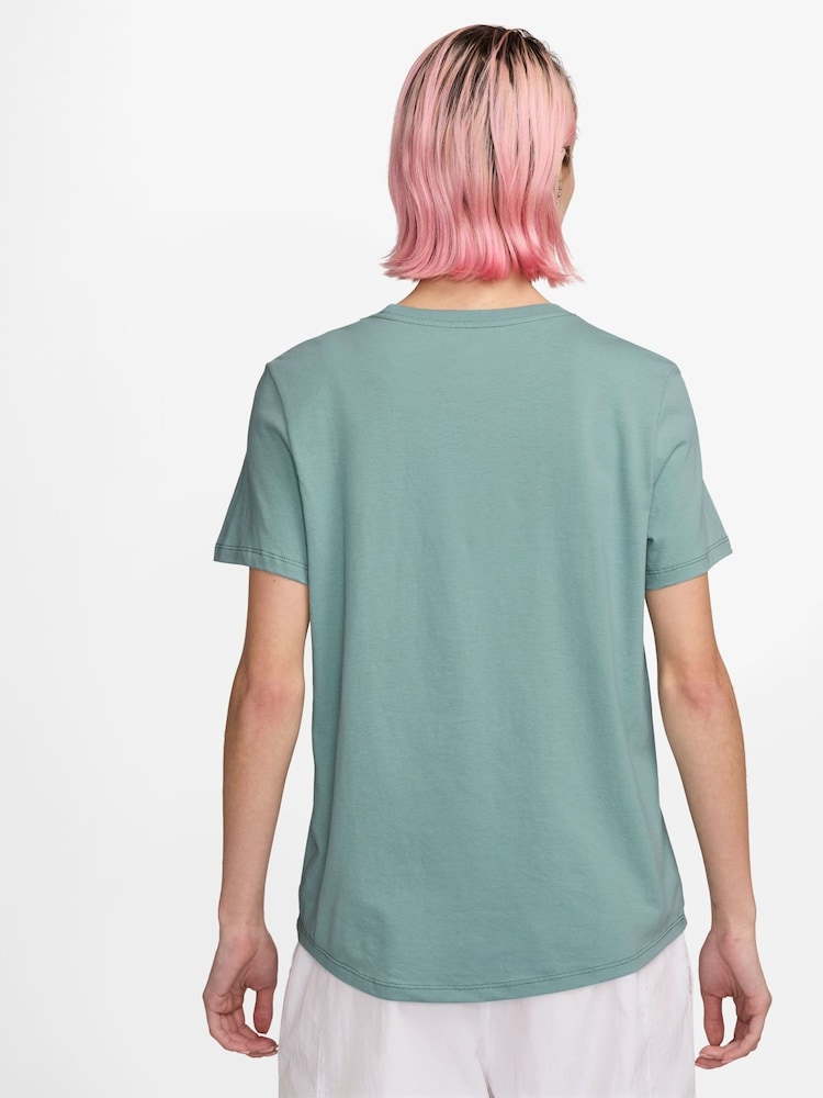 Nike Cannon Blue Sportswear Club Essentials T-Shirt - Image 2 of 3
