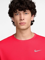 Rojo - Camiseta para correr Dri-FIT Miler de Nike - Imagen 3 de 3