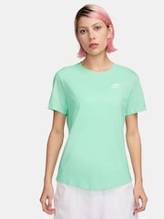 Camiseta básica con diseño deportivo Club de Nike - Imagen 1 de 3
