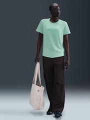 Nike Green Sportswear Club Essentials T-Shirt - Image 4 of 5
