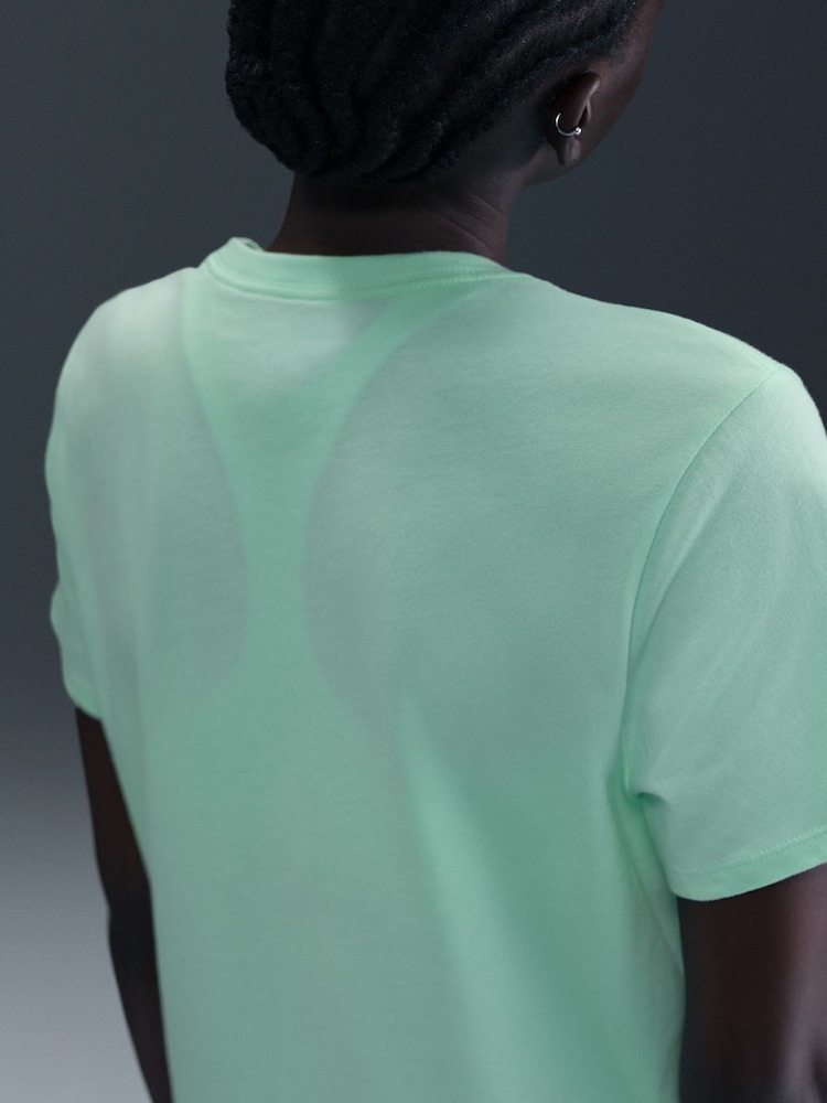 Nike Green Sportswear Club Essentials T-Shirt - Image 5 of 5