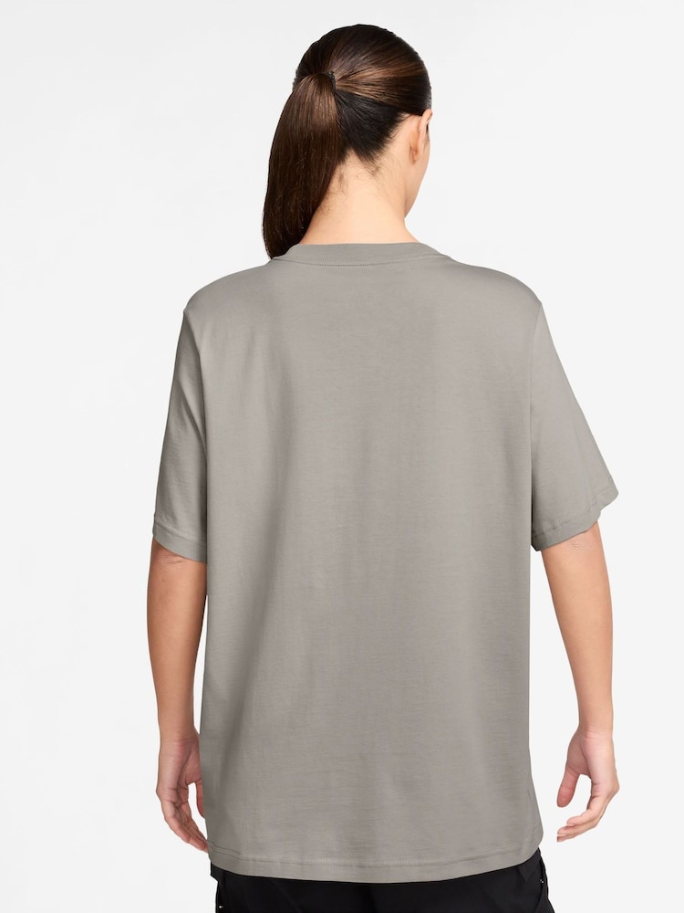 Nike Grey Sportswear Essential T-Shirt - Image 2 of 6 Nike Grey Sportswear Essential T-Shirt - Image 2 of 6