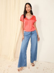 Rosa - Friends Like These V-Neck Diamante Trim Short Sleeve Blouse - Imagen 3 de 4