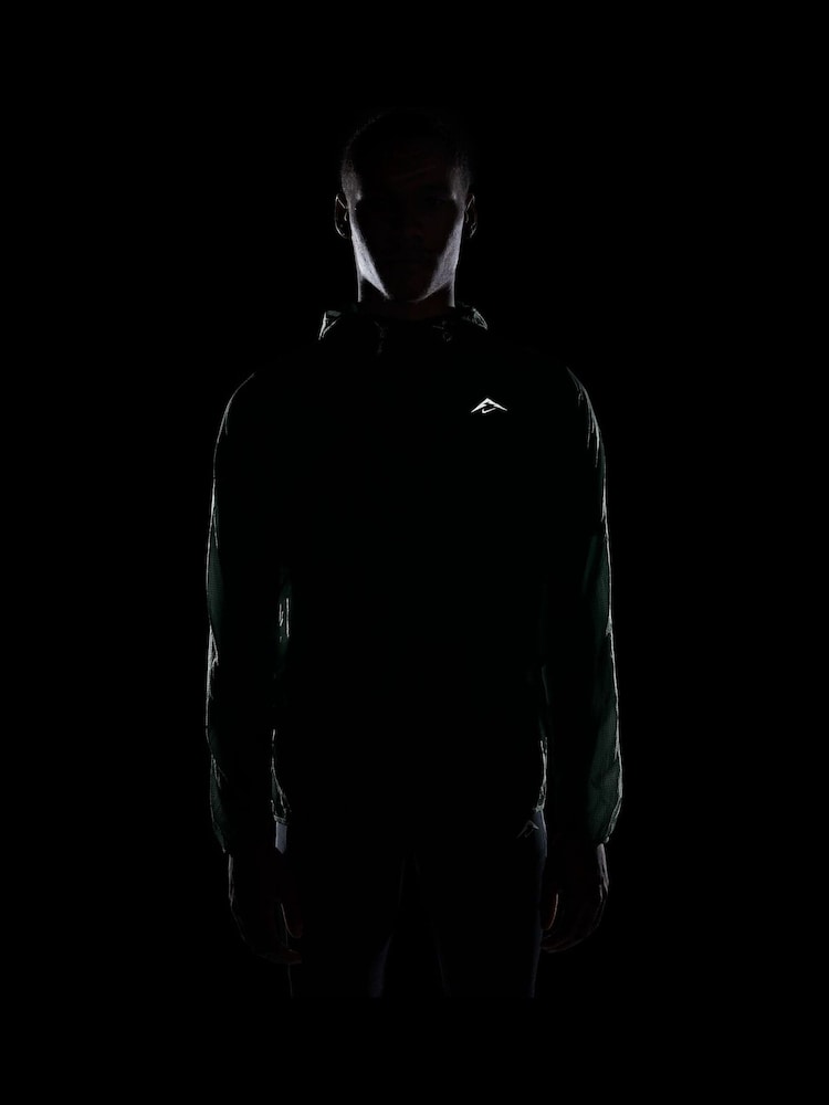Nike Fir Green Trail Aireez Running Jacket - Image 4 of 4