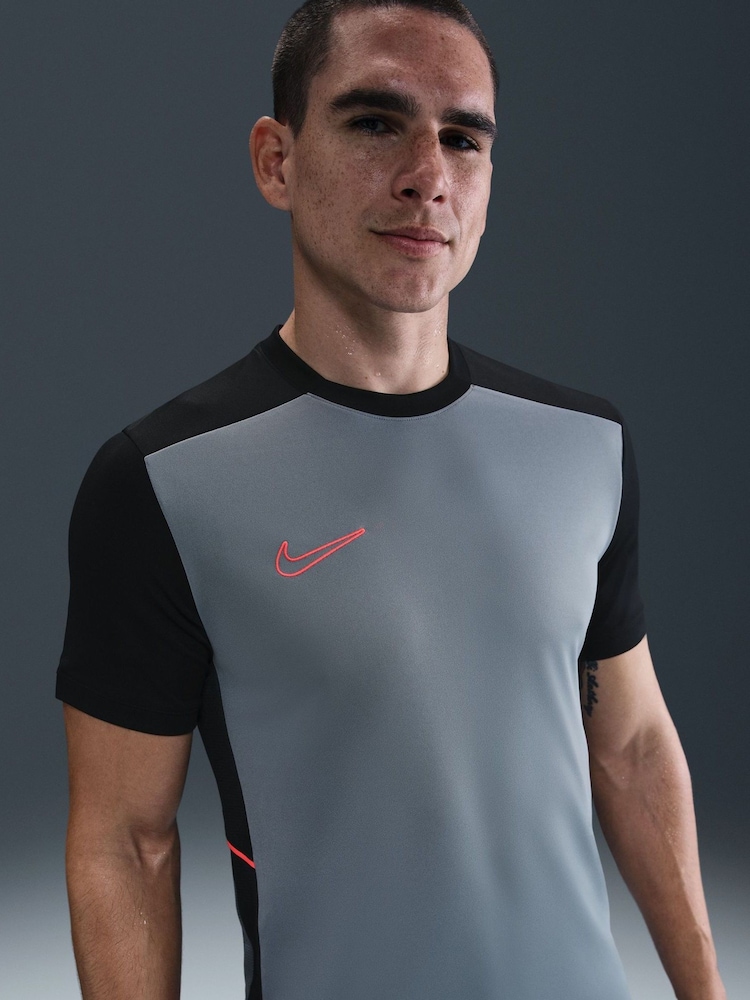 Nike Cool Grey Academy Dri-FIT Short Sleeve Football Top - Image 3 of 3 Nike Cool Grey Academy Dri-FIT Short Sleeve Football Top - Image 3 of 3