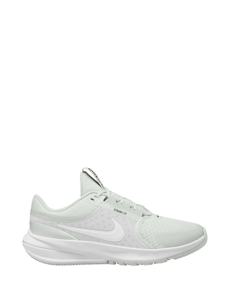 Nike White Youth Star Runner 5 Trainers - Image 1 of 4 Nike White Youth Star Runner 5 Trainers - Image 1 of 4