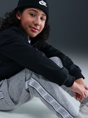 Dunkelgrau meliert - Nike Club+ Poly Taped Cargo Joggers - Bild 7 von 7