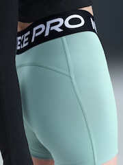 Nike Cannon Green Pro 3-Inch Shorts - Image 4 of 5