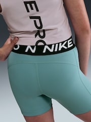 Nike Cannon Green Pro 5 Inch Shorts - Image 4 of 5
