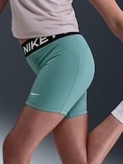 Nike Cannon Green Pro 5 Inch Shorts - Image 5 of 5