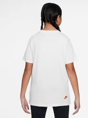 Nike White Pocket Graphic Print T-Shirt - Image 2 of 3