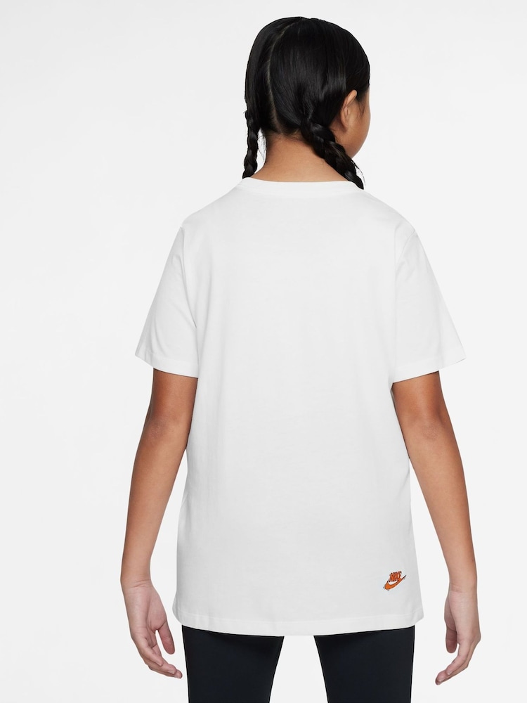 Nike White Pocket Graphic Print T-Shirt - Image 2 of 3