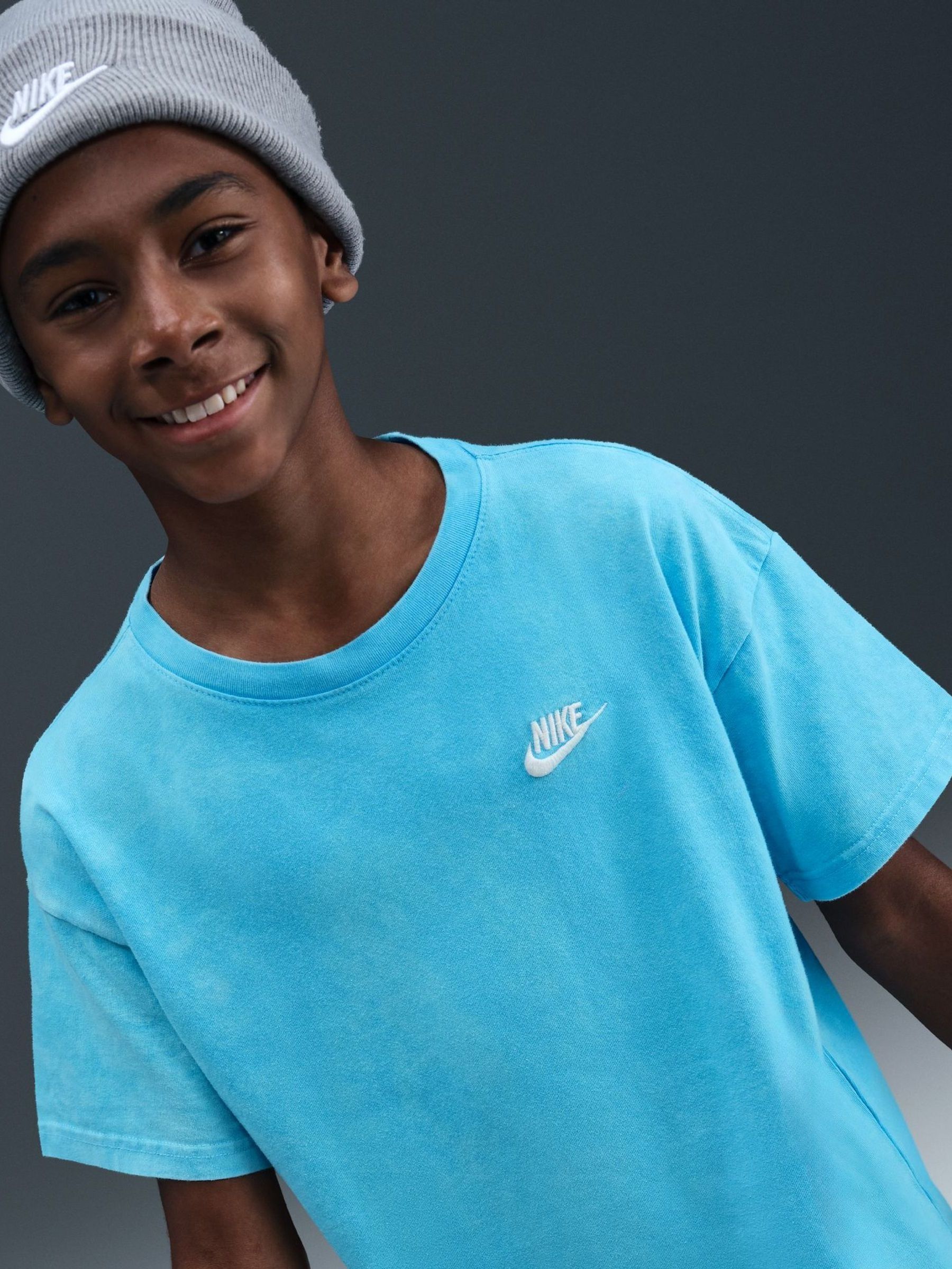 nike washed club t shirt