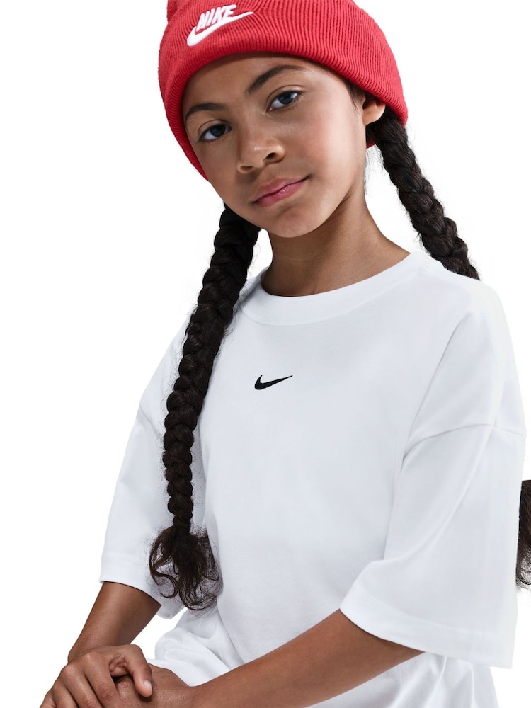 Nike White Oversized T-Shirt - Image 10 of 10 Nike White Oversized T-Shirt - Image 10 of 10