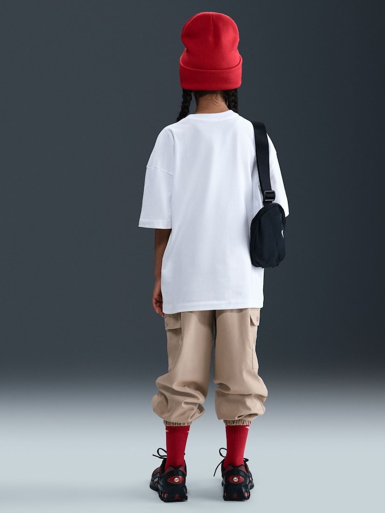 Nike White Oversized T-Shirt - Image 2 of 10 Nike White Oversized T-Shirt - Image 2 of 10