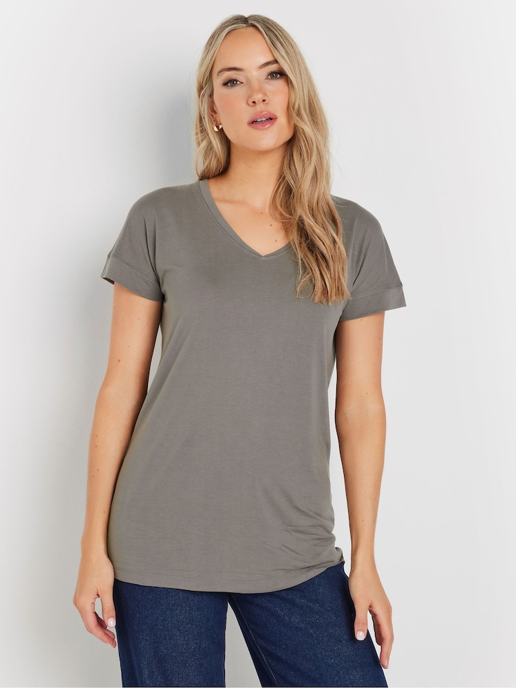 Gris - Camiseta en modal de calidad con cuello de pico de Long Tall Sally - Imagen 1 de 5 Gris - Camiseta en modal de calidad con cuello de pico de Long Tall Sally - Imagen 1 de 5