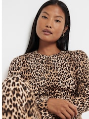 River Island футболка в рубчик из 2 предметов со звериным принтом и расклешенные леггинсы - Image 3 of 8