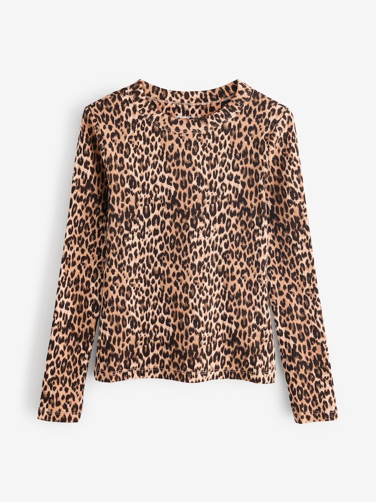 River Island Petite Leopard 2 Piece Animal Ribbed T-Shirt and Flare Leggings Set - Image 6 of 8