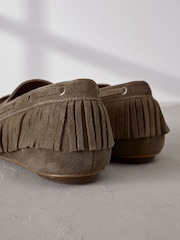 Verde caqui - Signature Premium Suede Fringe Boat Shoes - Imagen 4 de 7