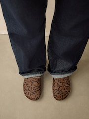 Leopardo - Zuecos con plantilla de piel de Forever Comfort® - Imagen 4 de 9