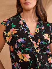 Schwarz/Blumenmuster - Love & Roses Print Flutter Sleeve Printed V-Neck Blouse - Bild 2 von 4