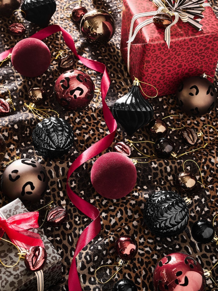 50 Pack Animal Burgundy Shatterproof Christmas Baubles - Image 5 of 5