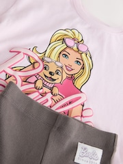 وردي - طقم تيشرت بأكمام قصيرة وبنطلون انسيابي من Barbie (3شهور-7سنوات) - صورة 8 من 9