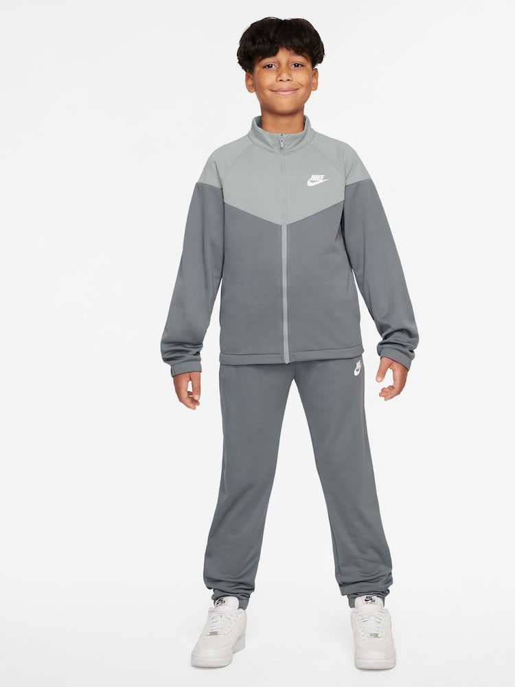 Rauchgrau - Nike Dri-Fit Poly Zip Through Tracksuit - Bild 1 von 3