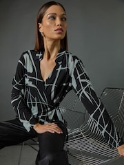 Roman Abstract Print Tie Side Shirt - Imagen 4 de 9