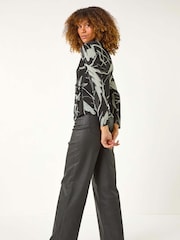 Roman Abstract Print Tie Side Shirt - Imagen 7 de 9