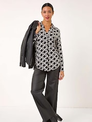Roman Mono Chain Print V-Neck Stretch Top - Image 2 of 5