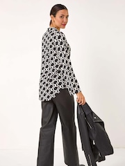 Roman Mono Chain Print V-Neck Stretch Top - Image 3 of 5