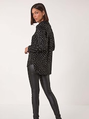 Roman Stretch-Top mit Herz-Print und Folienkragen - Bild 4 von 5