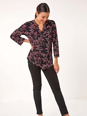 Roman Red Textured Abstract Print Top - Image 2 of 5