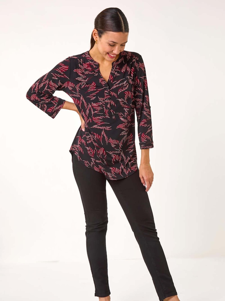 Roman Red Textured Abstract Print Top - Image 2 of 5