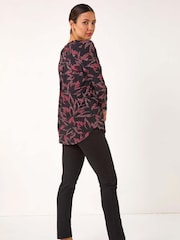 Roman Red Textured Abstract Print Top - Image 3 of 5