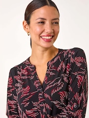Roman Red Textured Abstract Print Top - Image 4 of 5