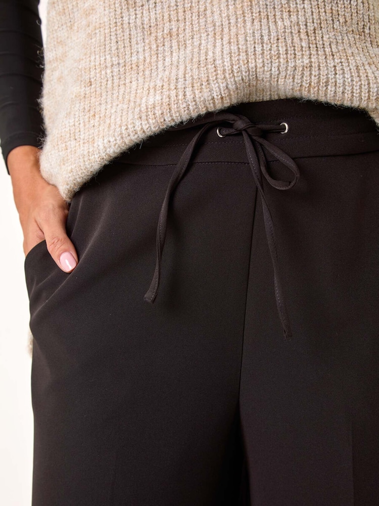 Pantalón de pierna ancha superelástico con lazo en el frente de Roman - Imagen 5 de 5 Pantalón de pierna ancha superelástico con lazo en el frente de Roman - Imagen 5 de 5