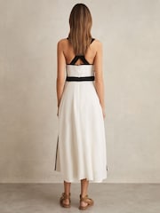 Платье-миди Reiss Valencia с контрастной отделкой и расклешенным лифом - Изображение 4 из 5