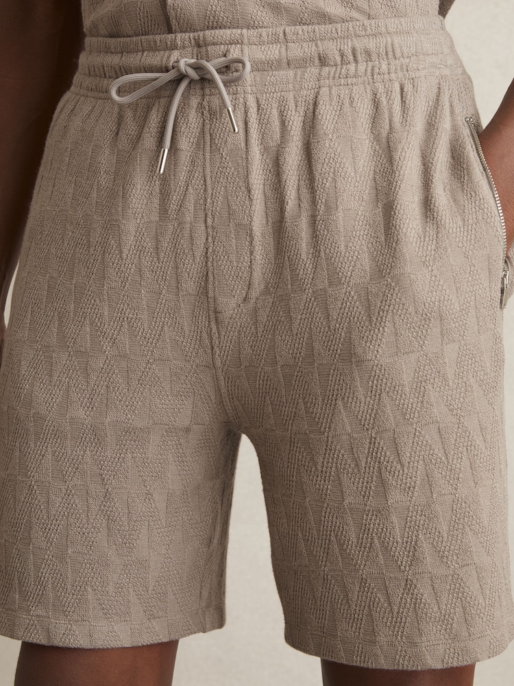 Nertsgrijs/bruin - Reiss Phillimore Cotton Textured Drawstring Shorts - Image 3 of 5