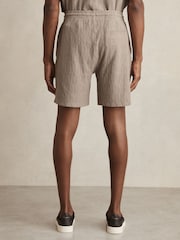 Nertsgrijs/bruin - Reiss Phillimore Cotton Textured Drawstring Shorts - Image 4 of 5