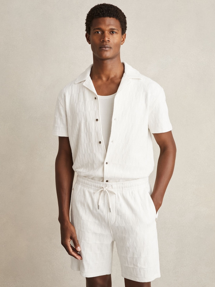 Hors blanc - Chemises à col cubain texturées Reiss Ackling en coton - Image 1 de 6