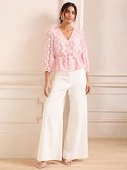 Rosa rubor - Love & Roses V-Neck Tie Detail 3/4 Sleeve Peplum Top - Imagen 3 de 4