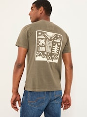 Camiseta gráfica FatFace Into The Wild - Imagem 2 de 6