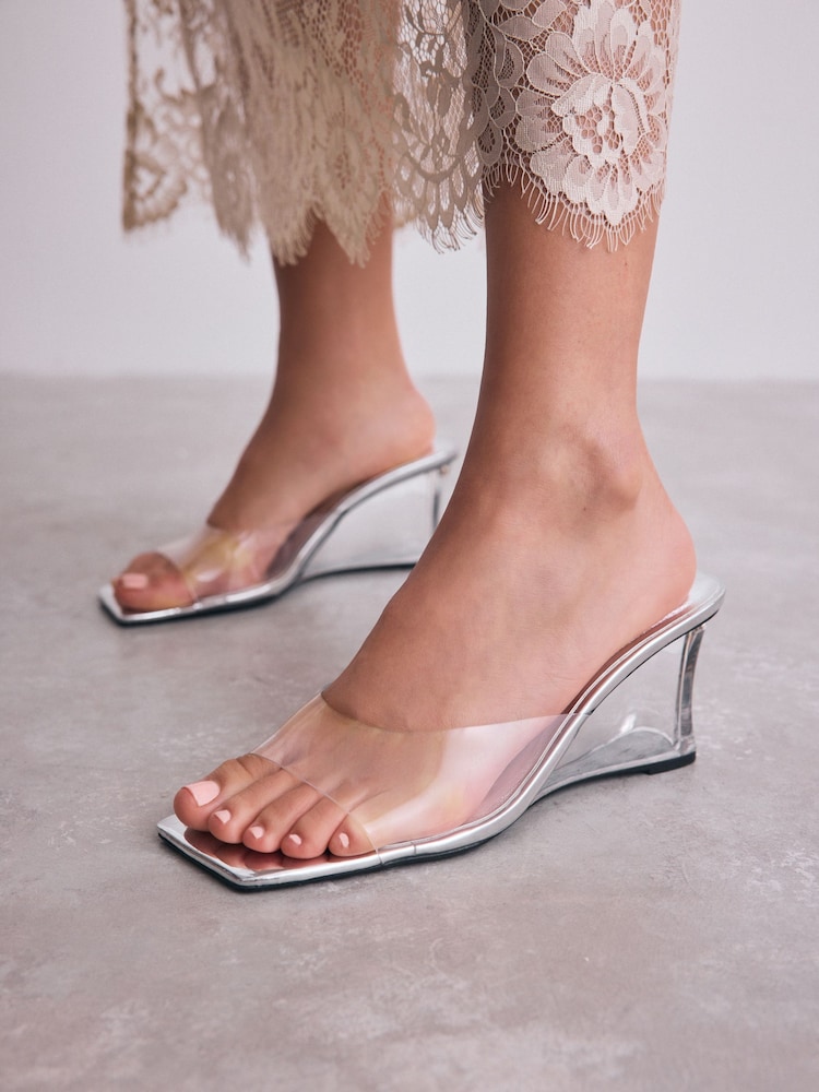 Silber - Forever Comfort® – Vinyl-Pantoletten mit eckiger Zehenpartie und Keilabsatz - Image 3 of 8
