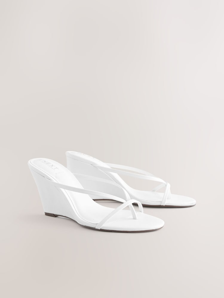 Weiß - Forever Comfort® Toe Thong Wedge Heels - Bild 1 von 5 Weiß - Forever Comfort® Toe Thong Wedge Heels - Bild 1 von 5