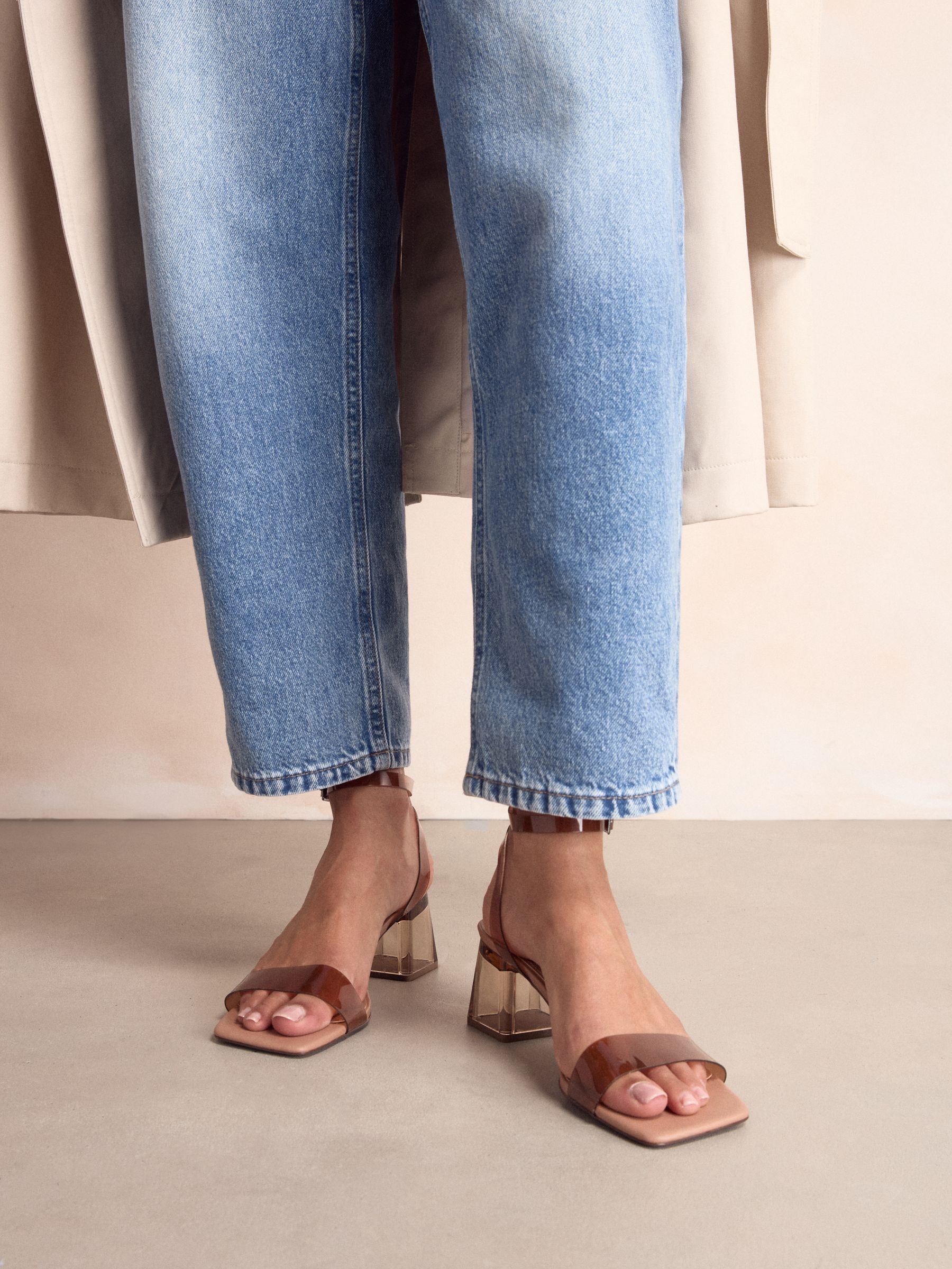 Cumpără Camel nud - Forever Comfort® Sandale cu vârf pătrat din