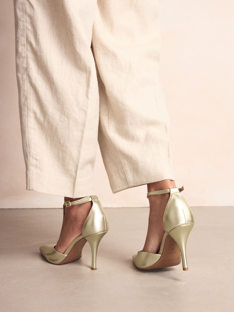 Escarpins BCBG à Bride T - Or Neutre - Taille 7 US - Talons Aiguilles