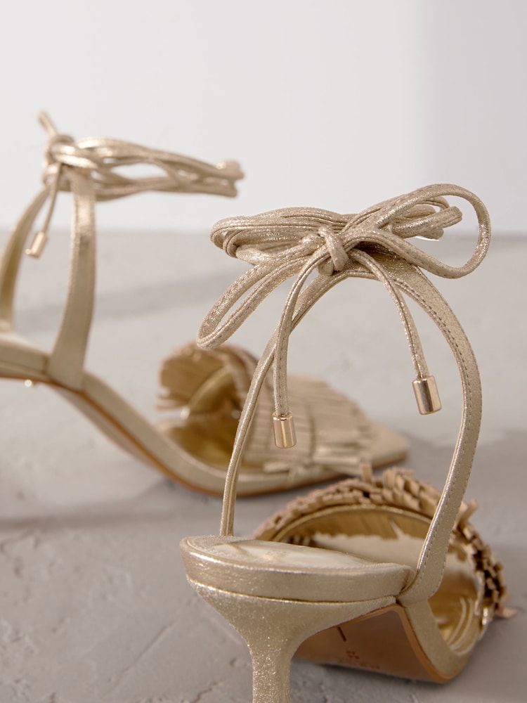 Gold - Signature Premium-Ledersandalen mit Fransen und Absatzbindung - Bild 10 von 10 Gold - Signature Premium-Ledersandalen mit Fransen und Absatzbindung - Bild 10 von 10