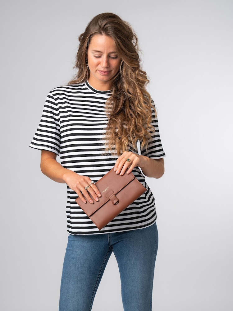 Pure Luxuries London 'Ellen' Leather Travel Wallet - Image 5 of 5